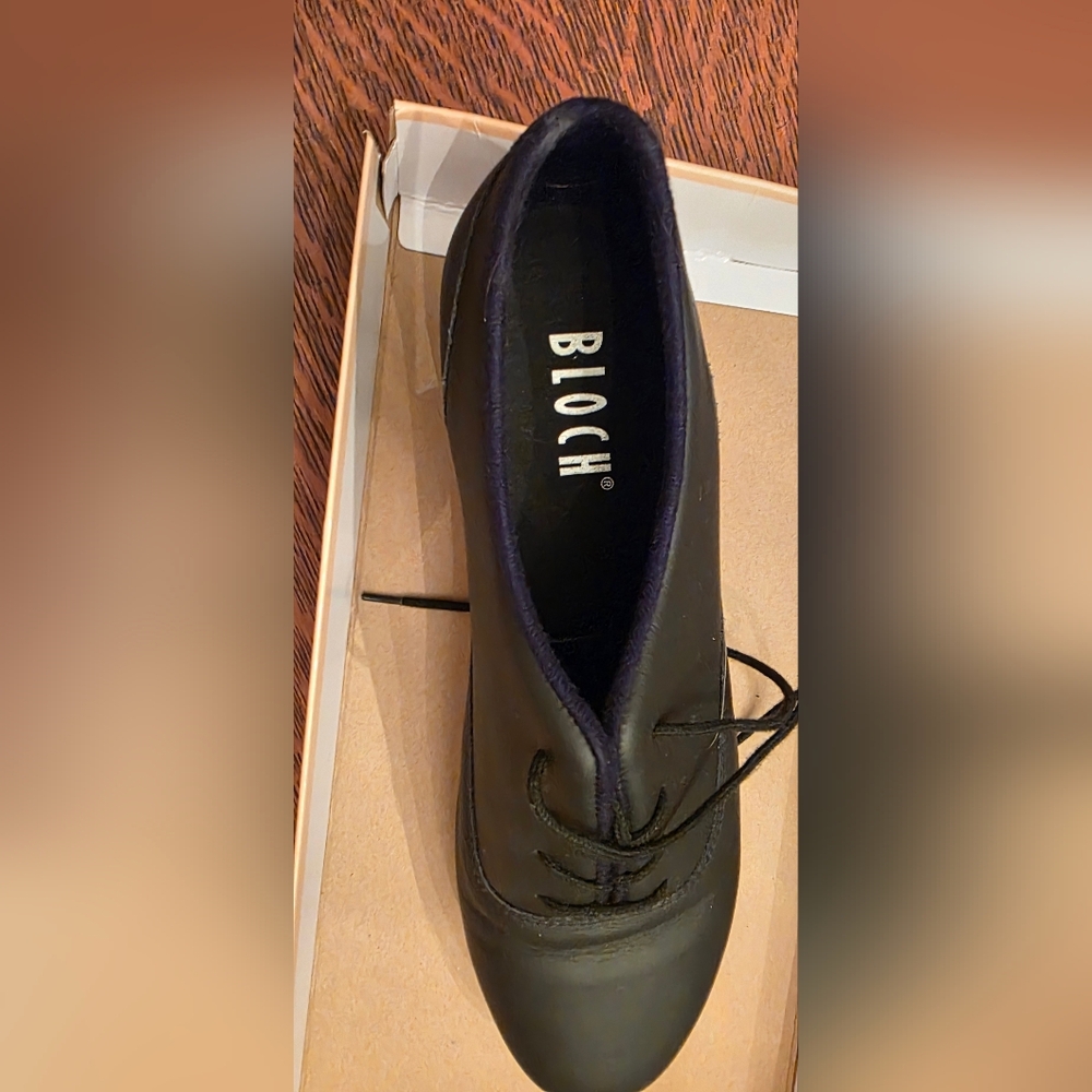NWT. IN BOX. Bloch Black Leather Tap Shoes, SZ 9